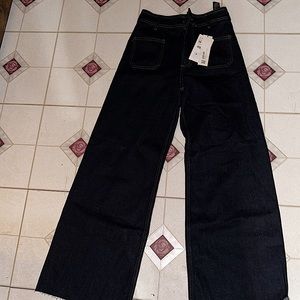 Slim fit/Relaxed leg/High rise